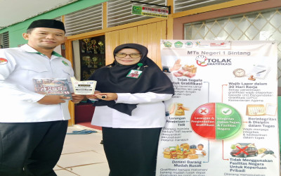 Guru MTs Negeri 1 Sintang Raih Penghargaan MURI, Wujud Nyata Komitmen Madrasah Berintegritas